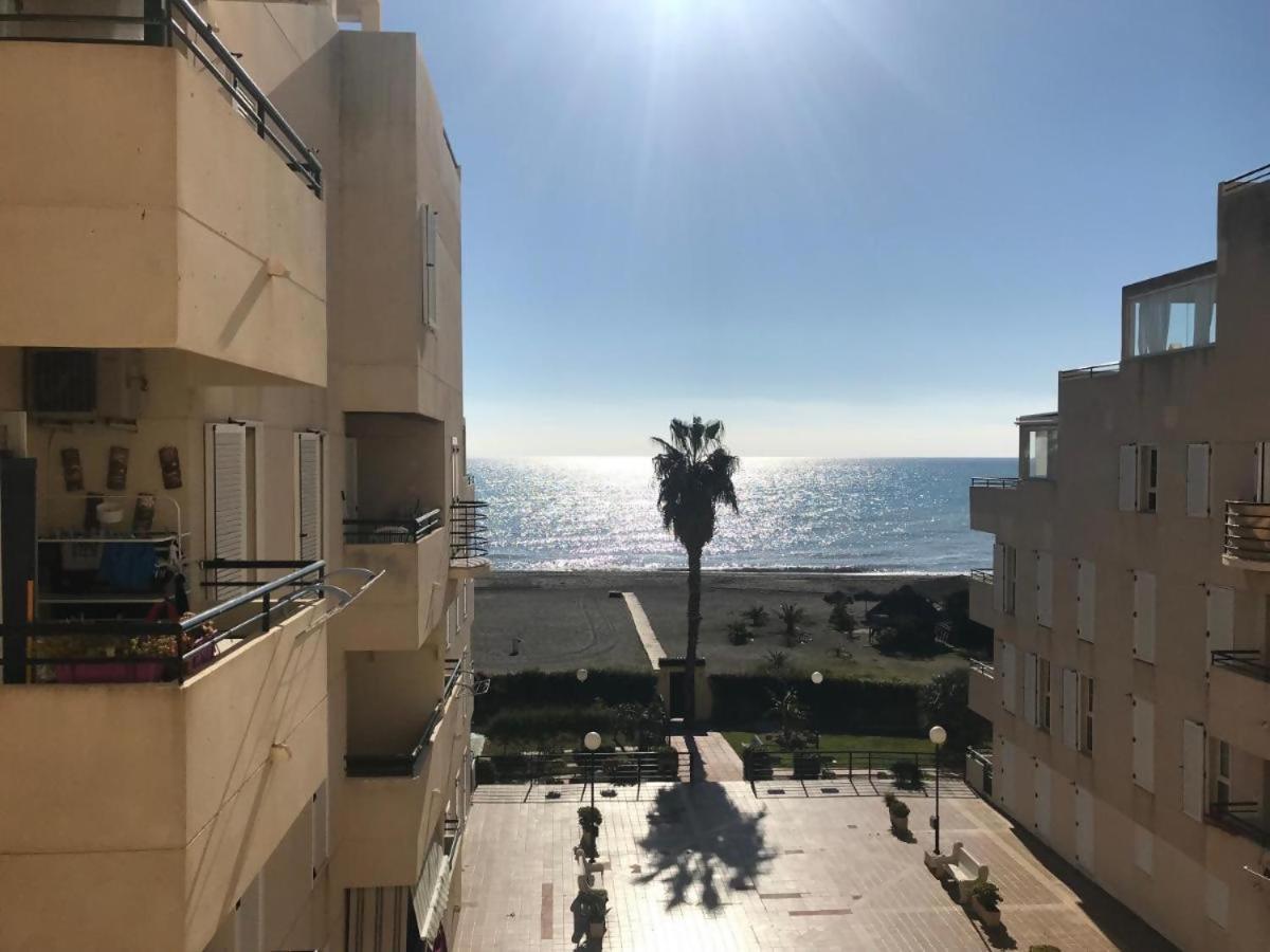Espectacular Residencial En 1A Linea Con Piscina Apartman Benajarafe Kültér fotó
