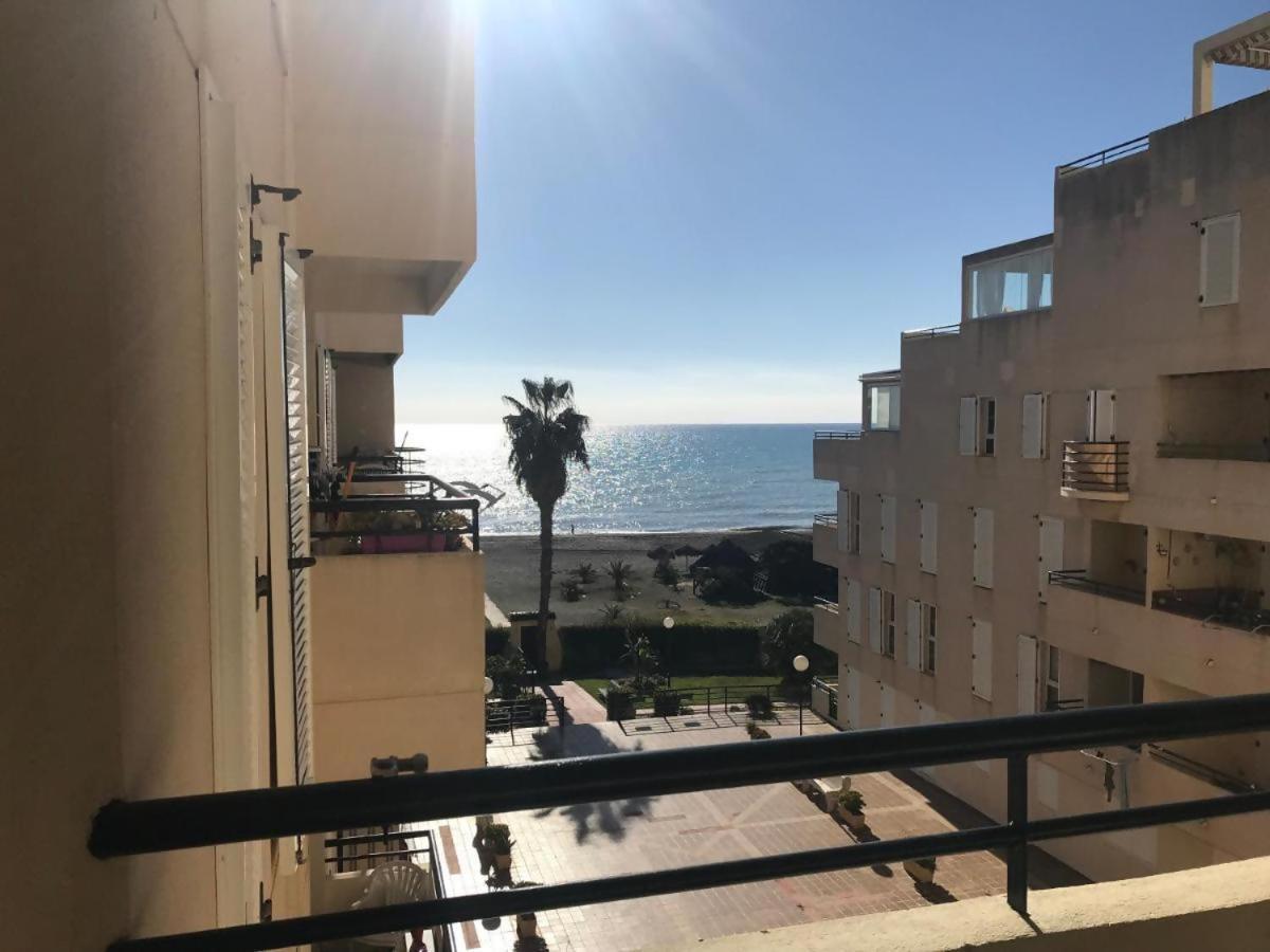 Espectacular Residencial En 1A Linea Con Piscina Apartman Benajarafe Kültér fotó