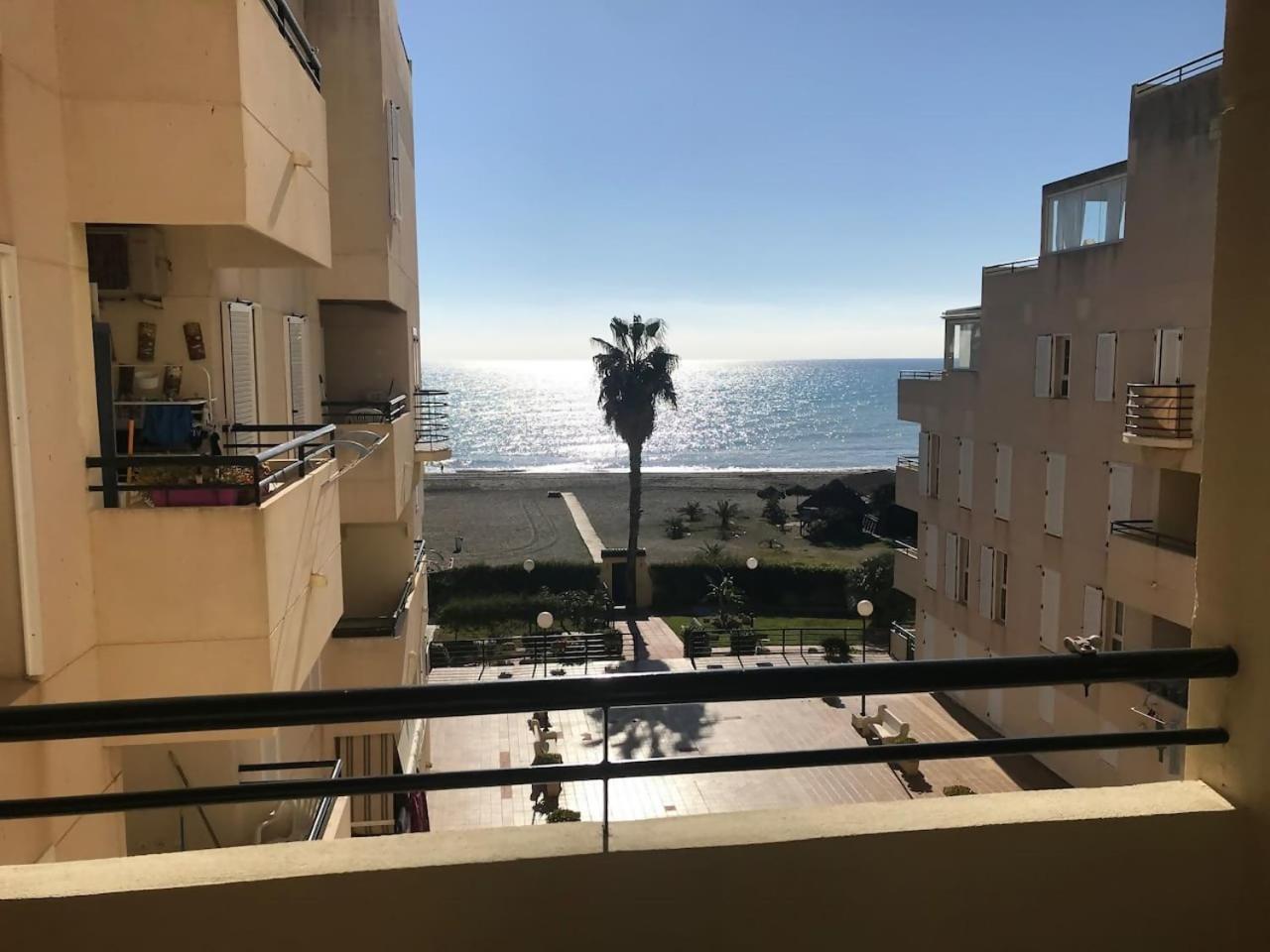 Espectacular Residencial En 1A Linea Con Piscina Apartman Benajarafe Kültér fotó